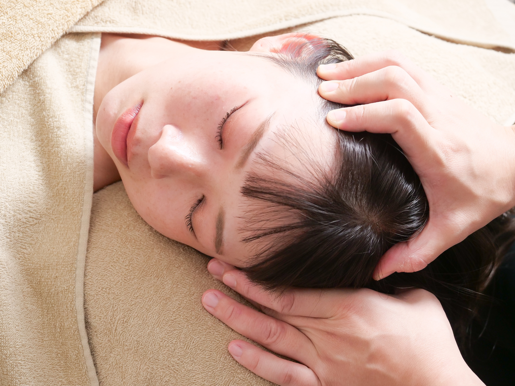 睡眠の質を劇的に変えるヘッドマッサージ